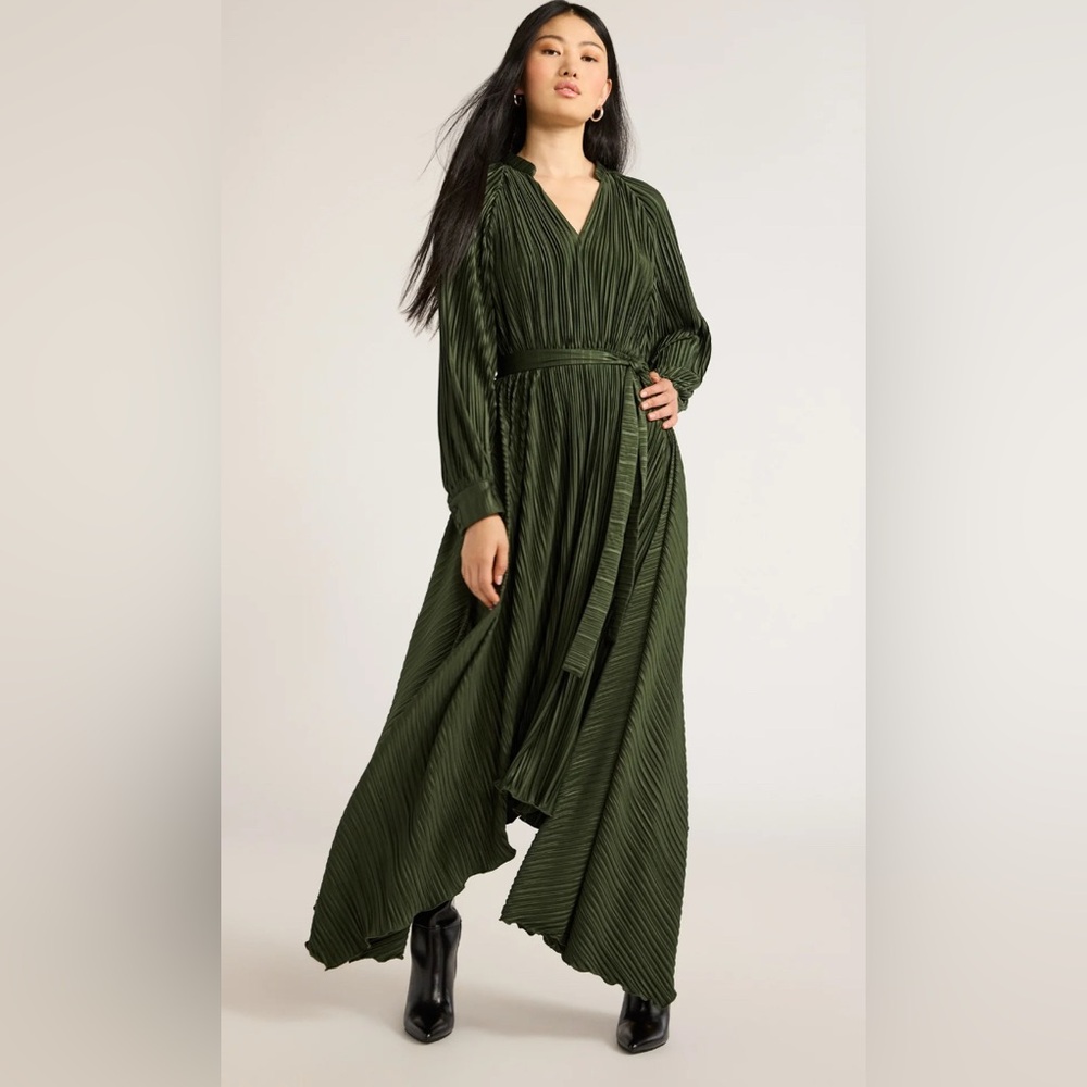 Scoop Women’s Pleated Handkerchief Hem Dress with Long Sleeves